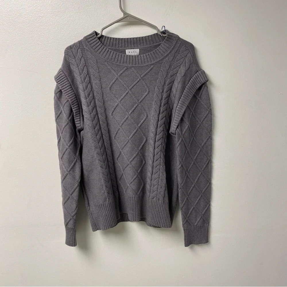 Raya Gray Braid Cable Knit Crew Neck Sweater Shoulder Wings Size Large